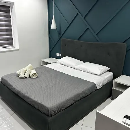 Seaside Serenity Maisonette - Private Pool Apartment