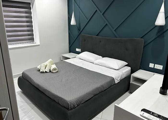 Seaside Serenity Maisonette - Private Pool Apartment