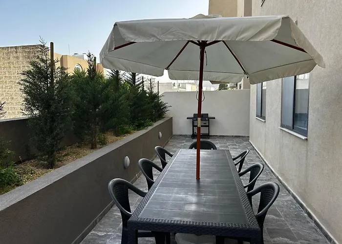 Seaside Serenity Maisonette - Private Pool Apartment St. Paul's Bay